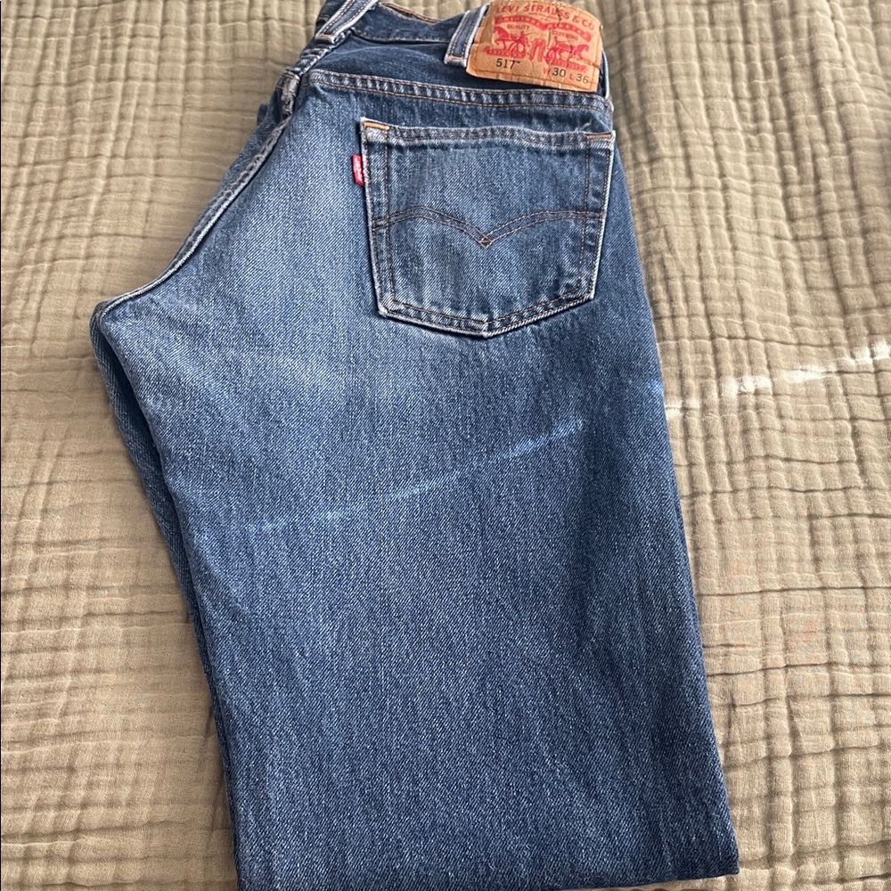 Levi's Classic Indigo Jeans - Picture 2 of 4